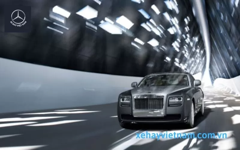 Ở mọi điều kiện di chuyển, Rolls-Royce Ghost 2023 đều giúp bạn có những trải nghiệm an toàn như mong đợi