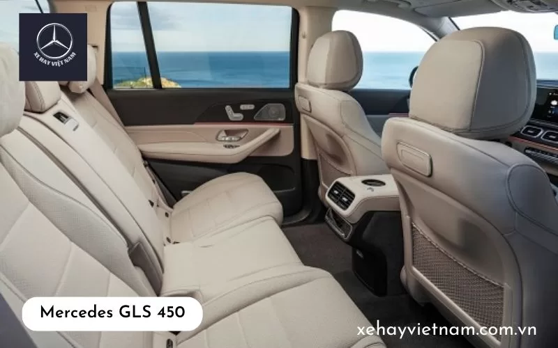 GLS 450 có không gian nội thất có phần rộng rãi hơn dù chỉ là đôi chút so mới BMW X7