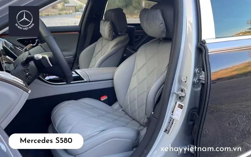 Khoang lái trên Mercedes S580 rộng rãi, tối ưu trải nghiệm cho người dùng